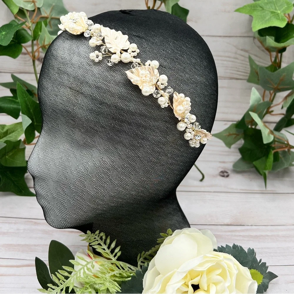 High Quality Pearls and Beads Wedding Headband, Brand New. - Picture 4 of 7